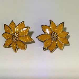 Vintage enamel Poinsettia gold tone costume jewelry Earrings
